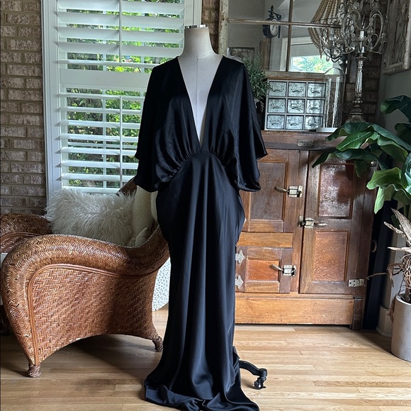 BHLDN Dresses & Skirts - BHLDN Amelia Deep-V Flutter-Sleeve Satin A-Line Gown BLACK US 20 W NEW